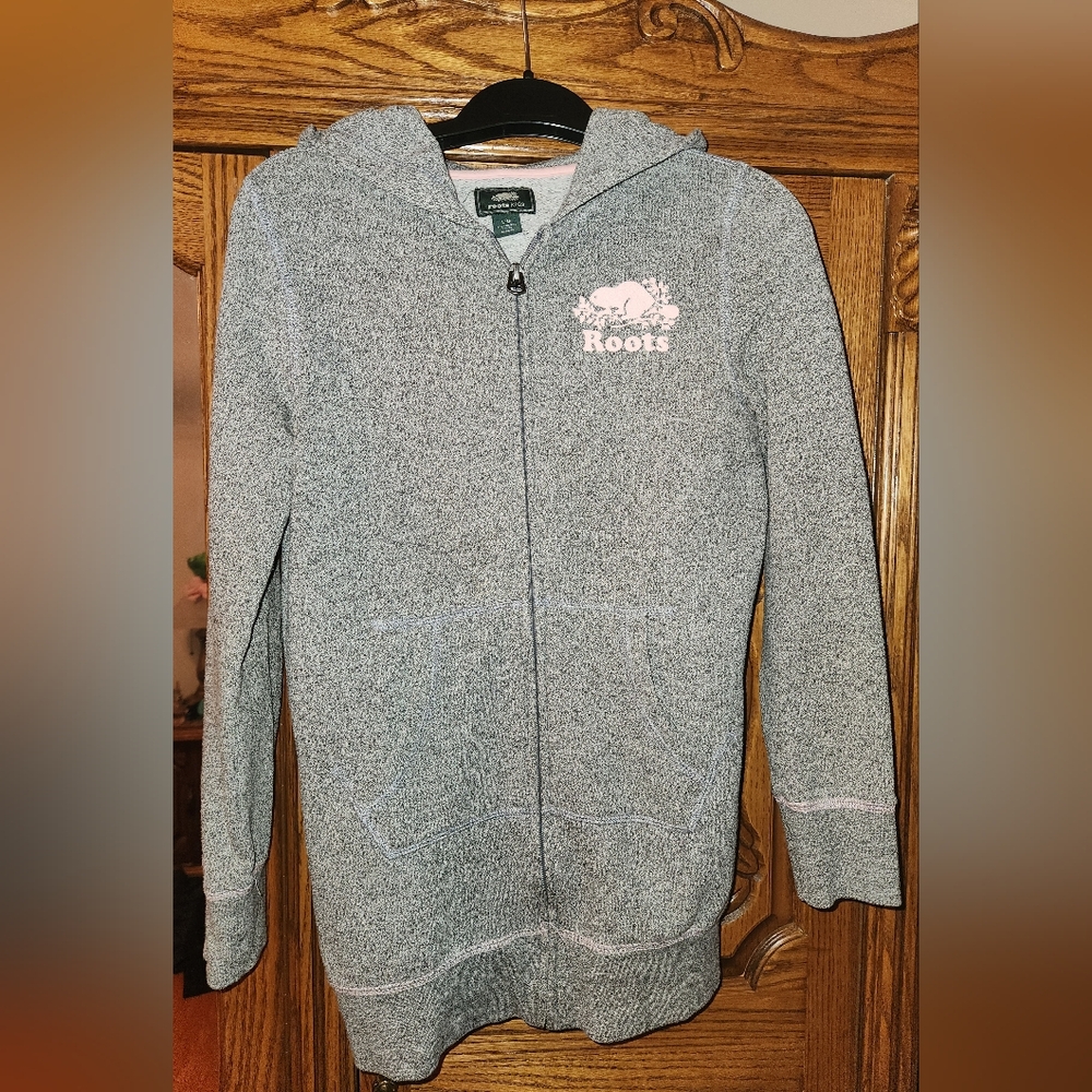 Roots, girls size large